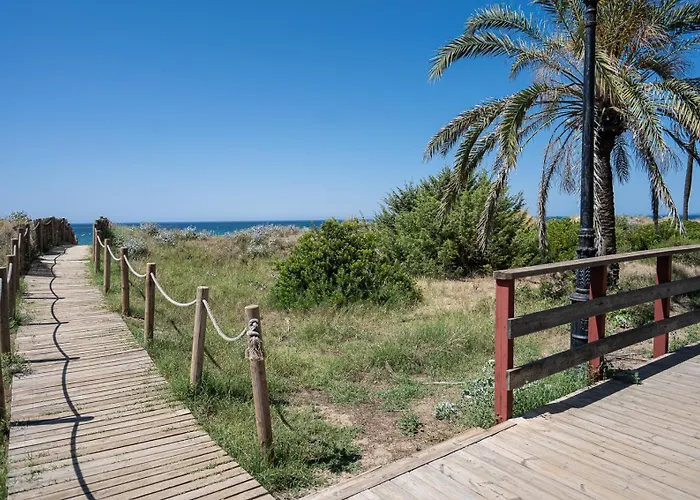 Front-Line Garden Apartment In Palm Beach, Marbella